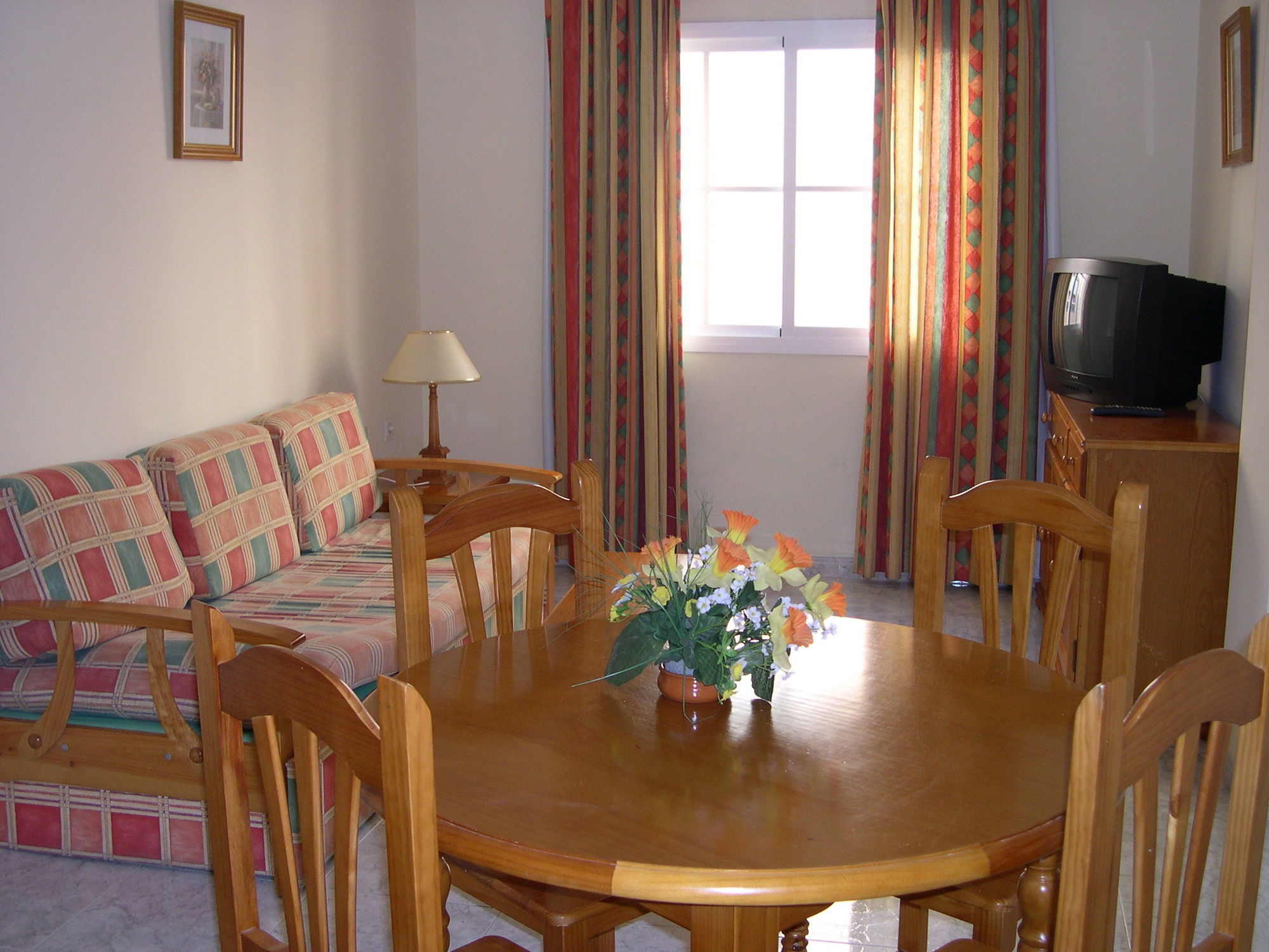 Apartamentos Nerja Medina Canovas מראה חיצוני תמונה